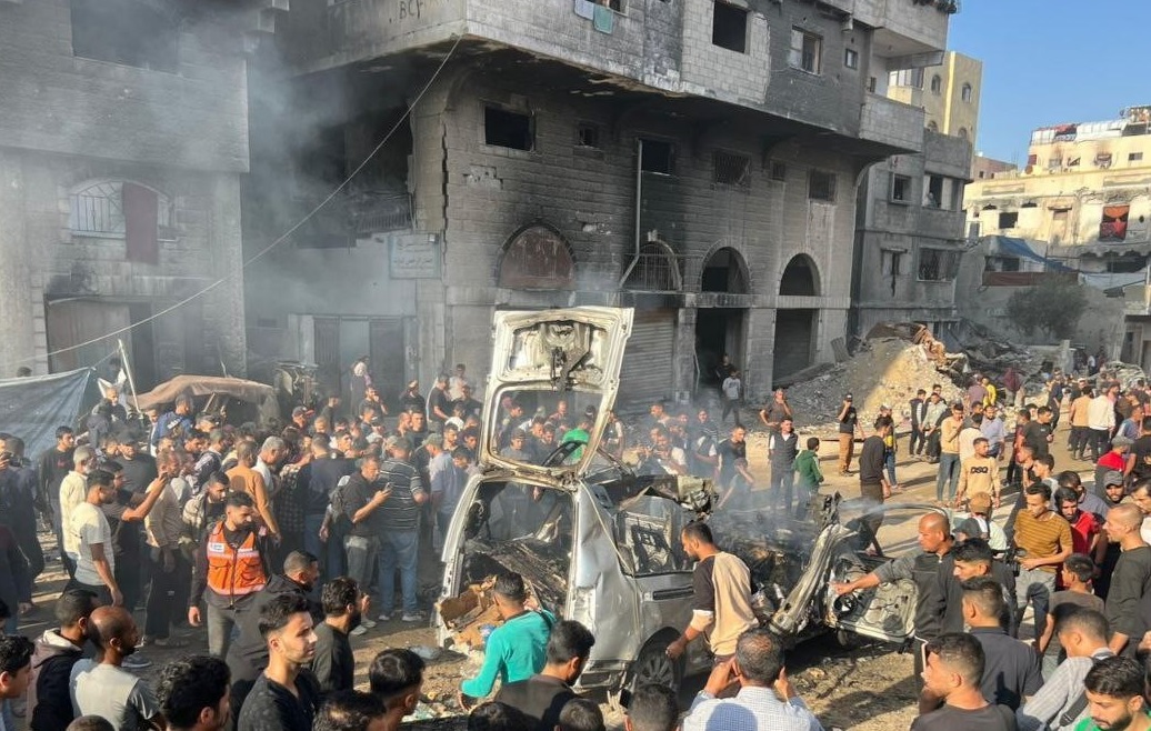 غارات عنيفة واغتيال مسؤول في حركة حماس.. ماذ&